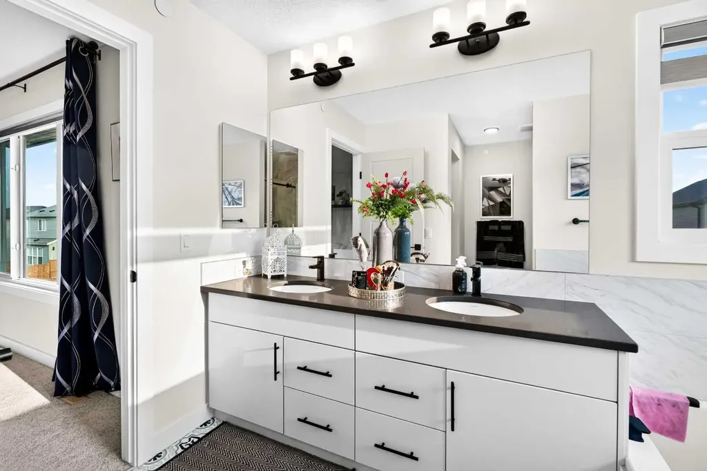 43 Hotchkiss Row SE Calgary AB T3S 0J5