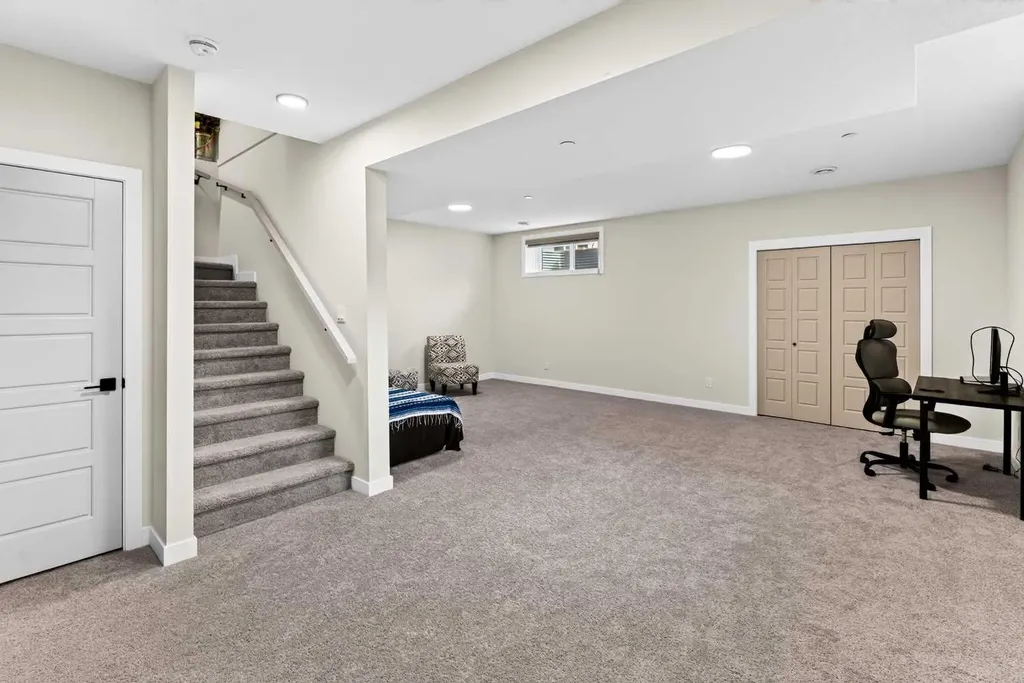 43 Hotchkiss Row SE Calgary AB T3S 0J5