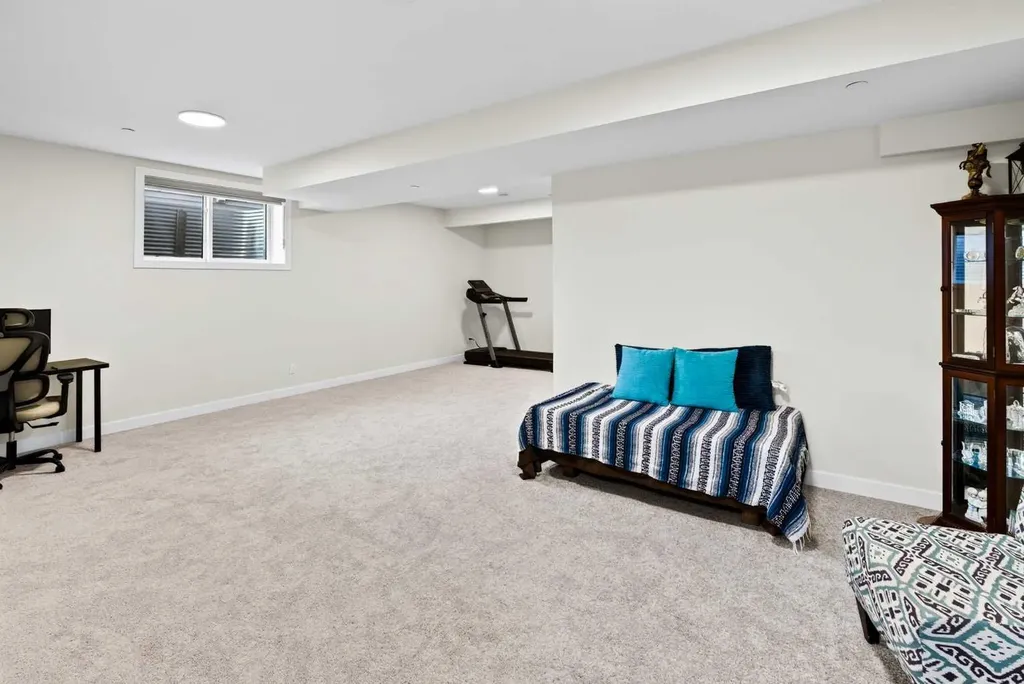 43 Hotchkiss Row SE Calgary AB T3S 0J5