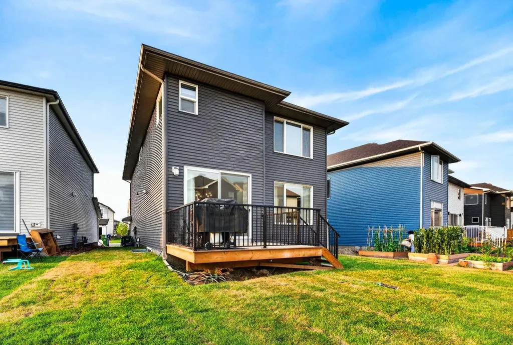 43 Hotchkiss Row SE Calgary AB T3S 0J5