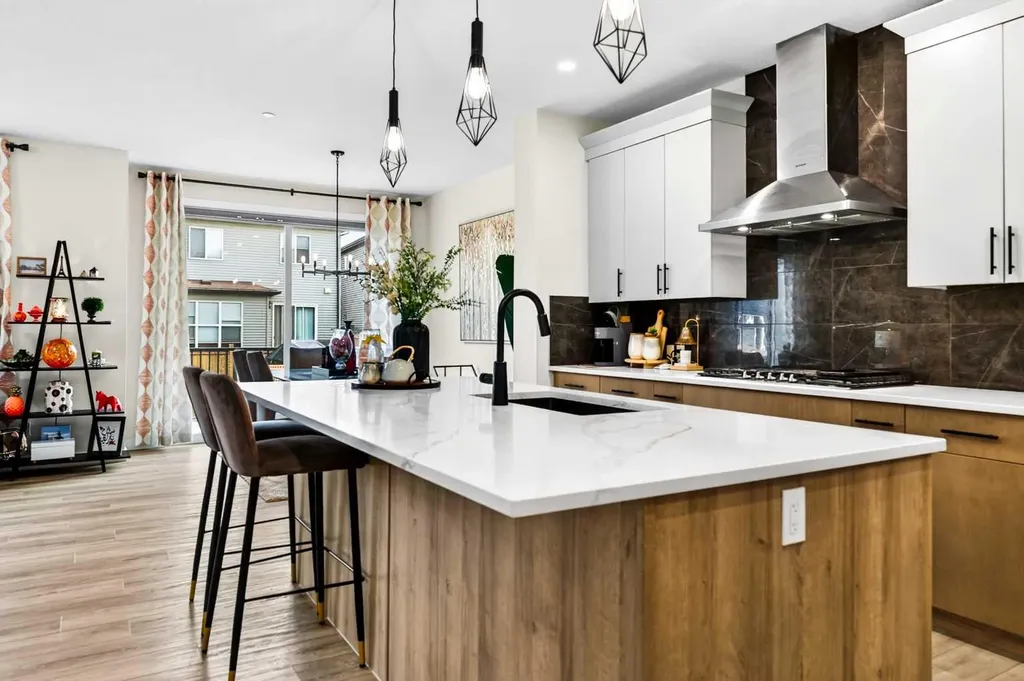 43 Hotchkiss Row SE Calgary AB T3S 0J5