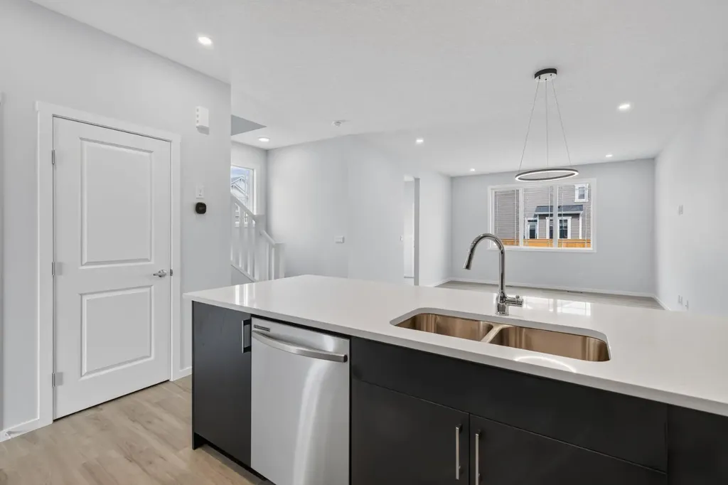 2056 Carrington Boulevard NW Calgary AB T3P 2M8