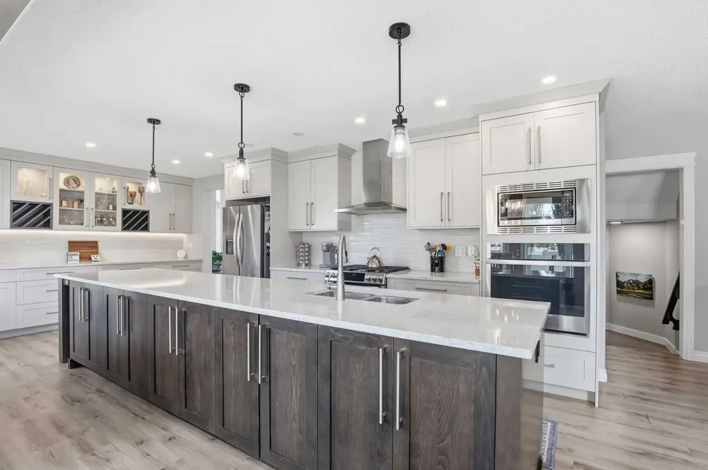 5933 45 Street Crescent Street Crescent Innisfail AB T4G 1L4