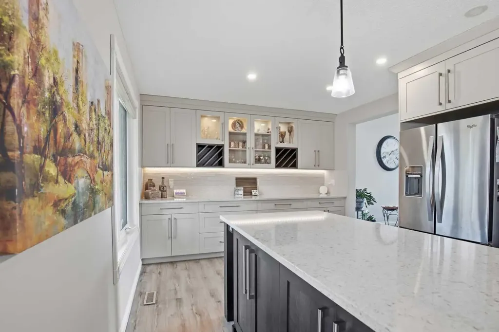 5933 45 Street Crescent Street Crescent Innisfail AB T4G 1L4