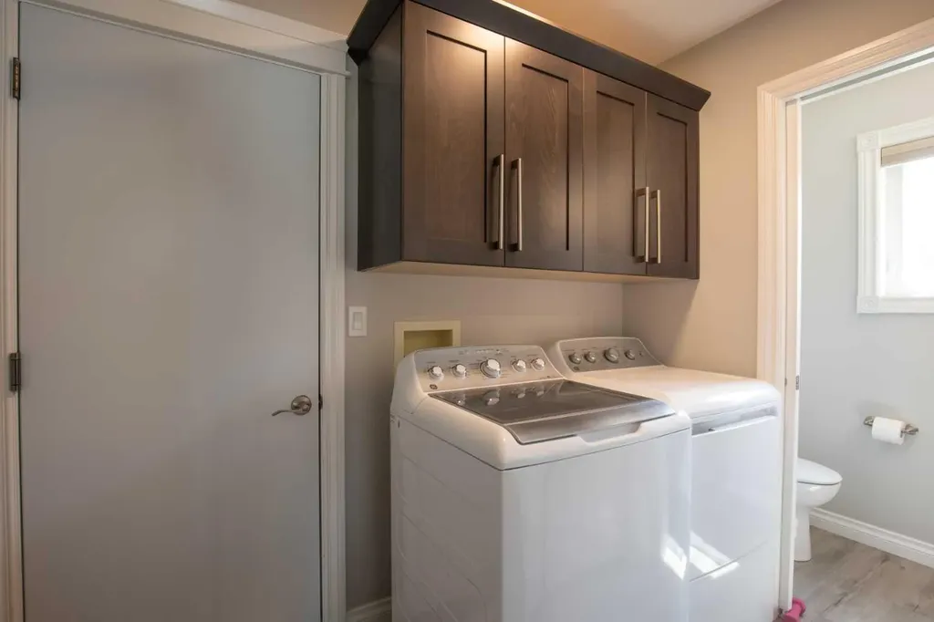 5933 45 Street Crescent Street Crescent Innisfail AB T4G 1L4