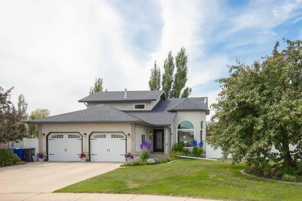 5933 45 Street Crescent Street Crescent Innisfail AB T4G 1L4