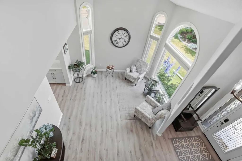 5933 45 Street Crescent Street Crescent Innisfail AB T4G 1L4