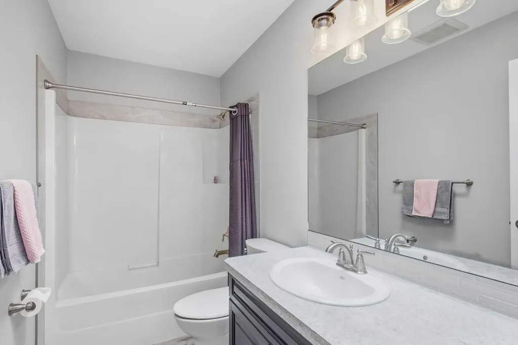 5933 45 Street Crescent Street Crescent Innisfail AB T4G 1L4