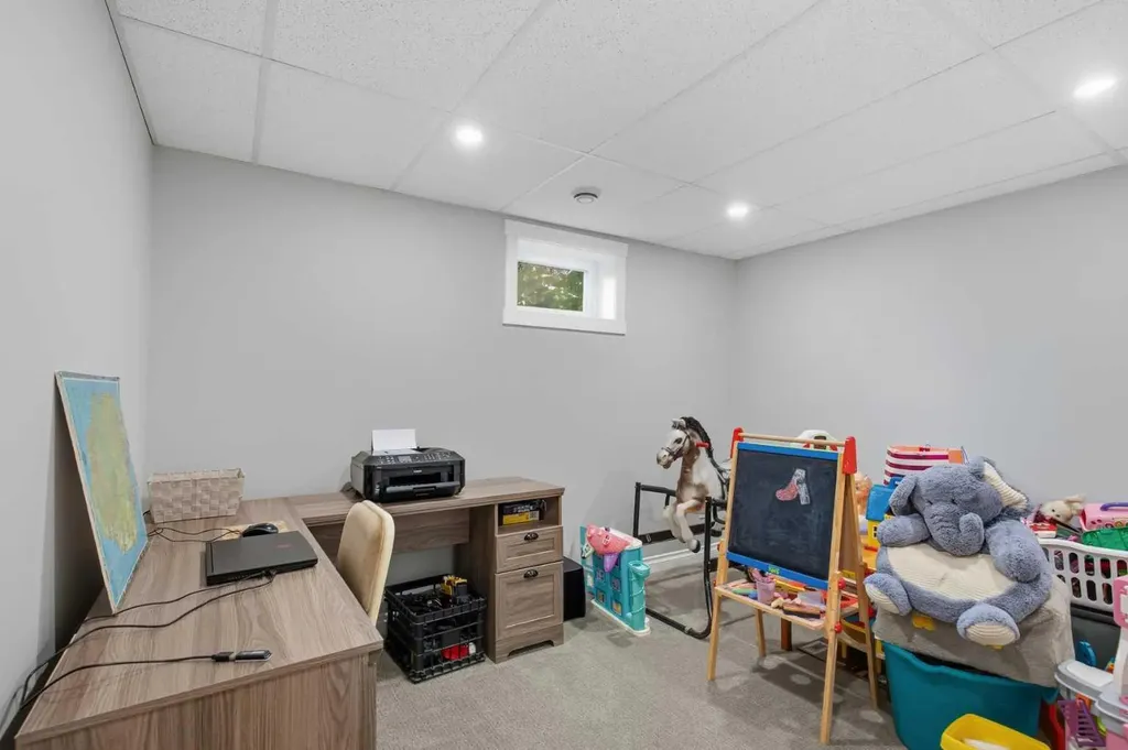 5933 45 Street Crescent Street Crescent Innisfail AB T4G 1L4