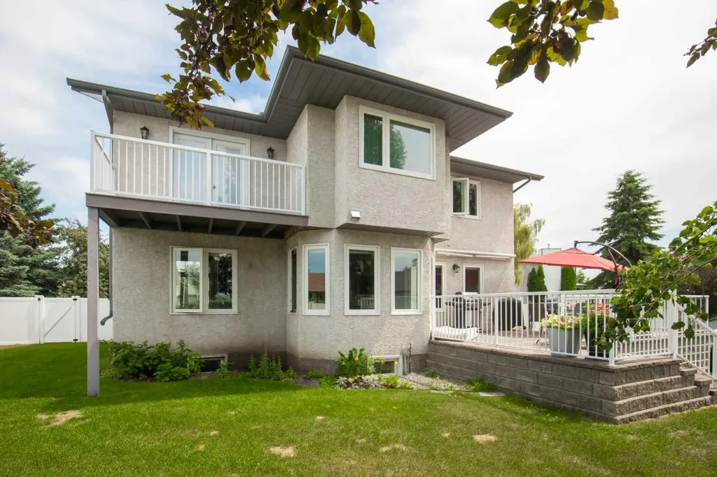 5933 45 Street Crescent Street Crescent Innisfail AB T4G 1L4