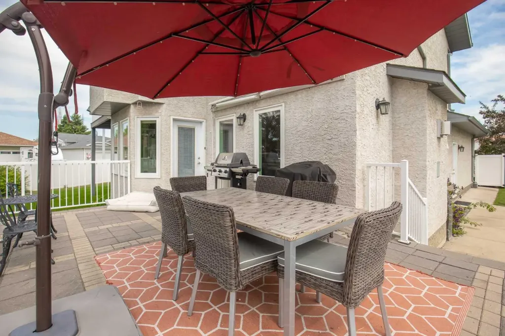 5933 45 Street Crescent Street Crescent Innisfail AB T4G 1L4