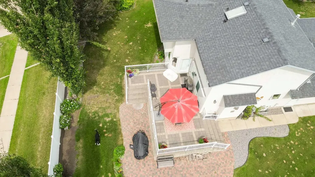 5933 45 Street Crescent Street Crescent Innisfail AB T4G 1L4