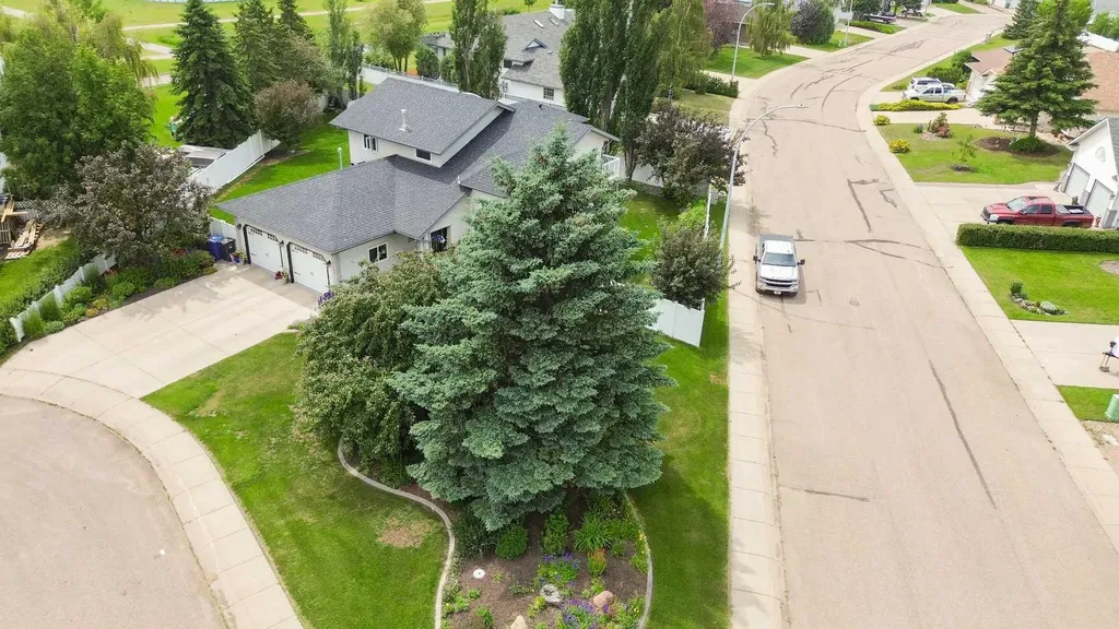5933 45 Street Crescent Street Crescent Innisfail AB T4G 1L4