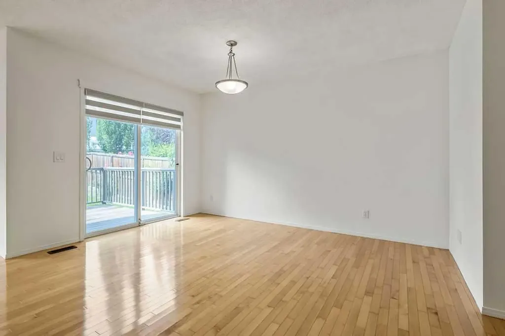 280 Panora Close NW Calgary AB T3K 0G3