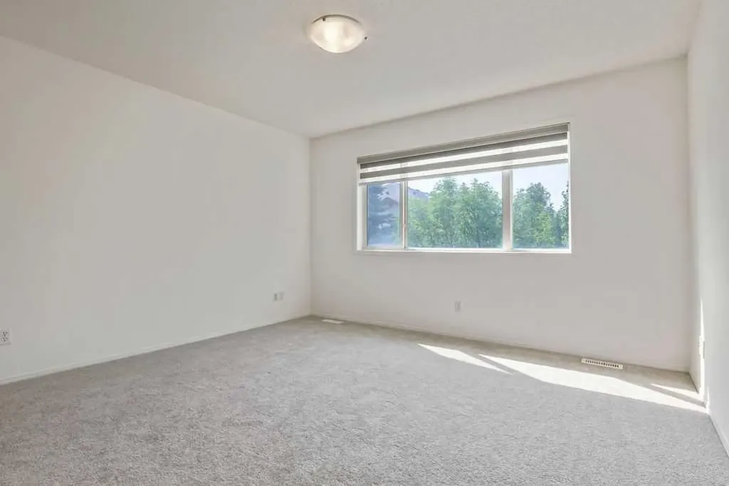 280 Panora Close NW Calgary AB T3K 0G3