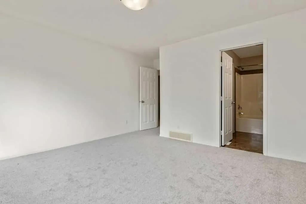 280 Panora Close NW Calgary AB T3K 0G3