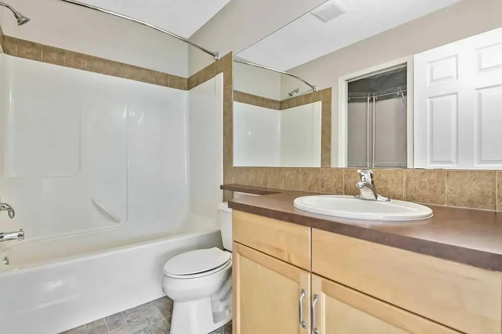 280 Panora Close NW Calgary AB T3K 0G3