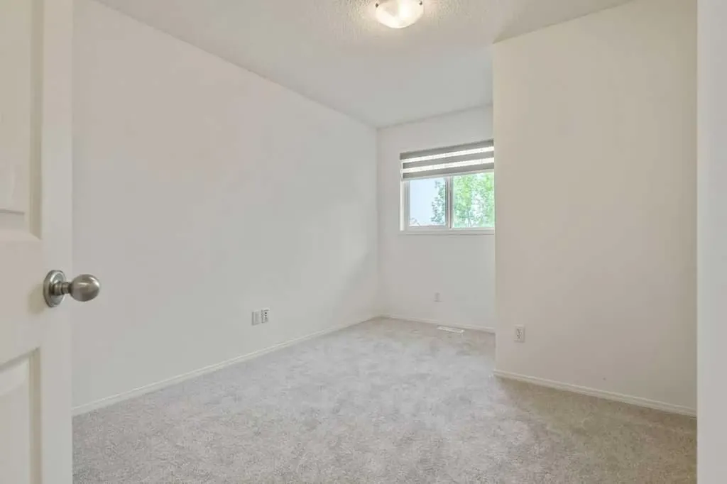 280 Panora Close NW Calgary AB T3K 0G3