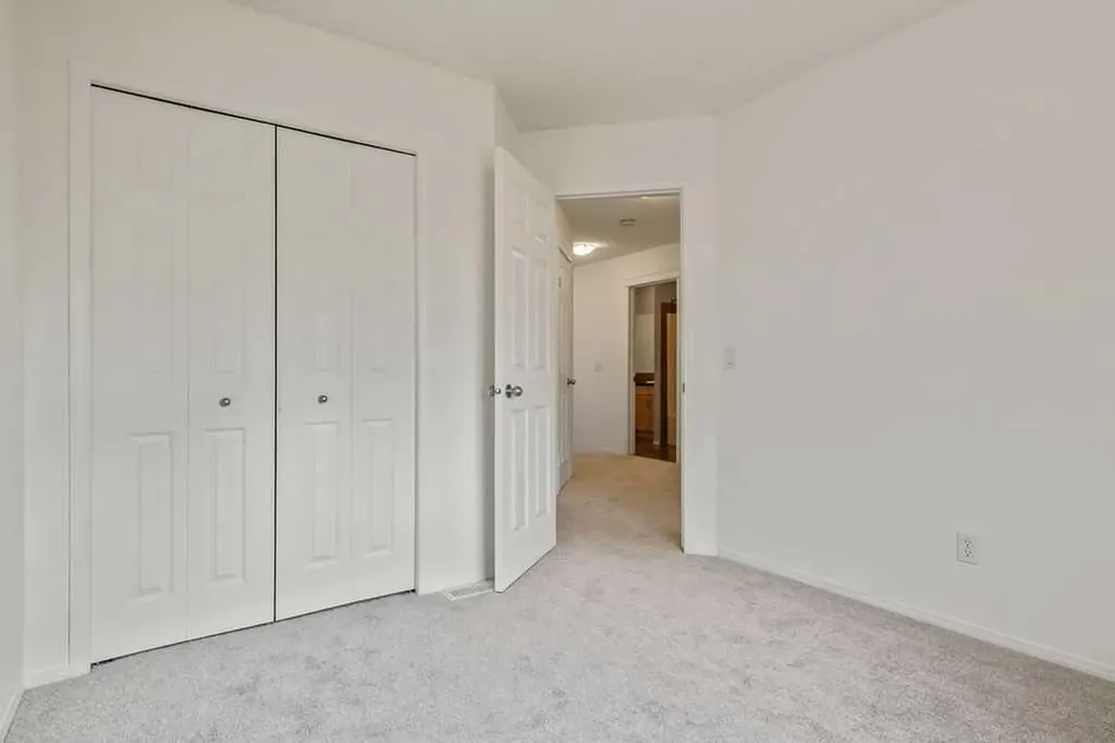 280 Panora Close NW Calgary AB T3K 0G3
