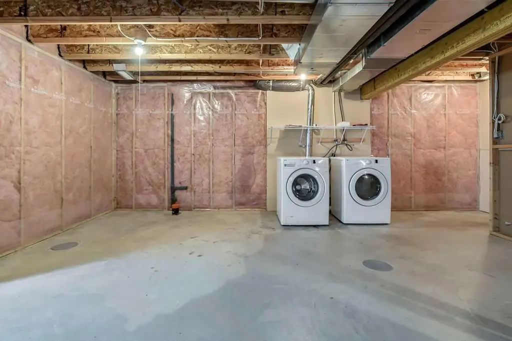 280 Panora Close NW Calgary AB T3K 0G3