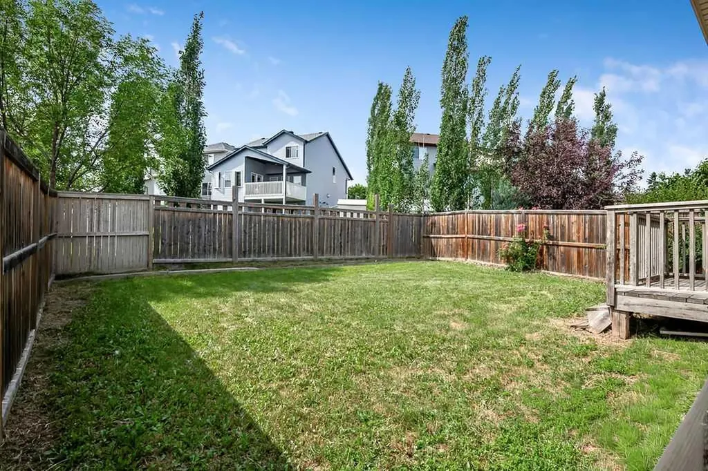280 Panora Close NW Calgary AB T3K 0G3