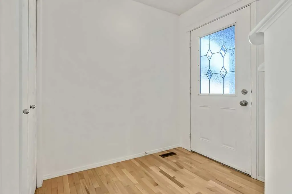 280 Panora Close NW Calgary AB T3K 0G3