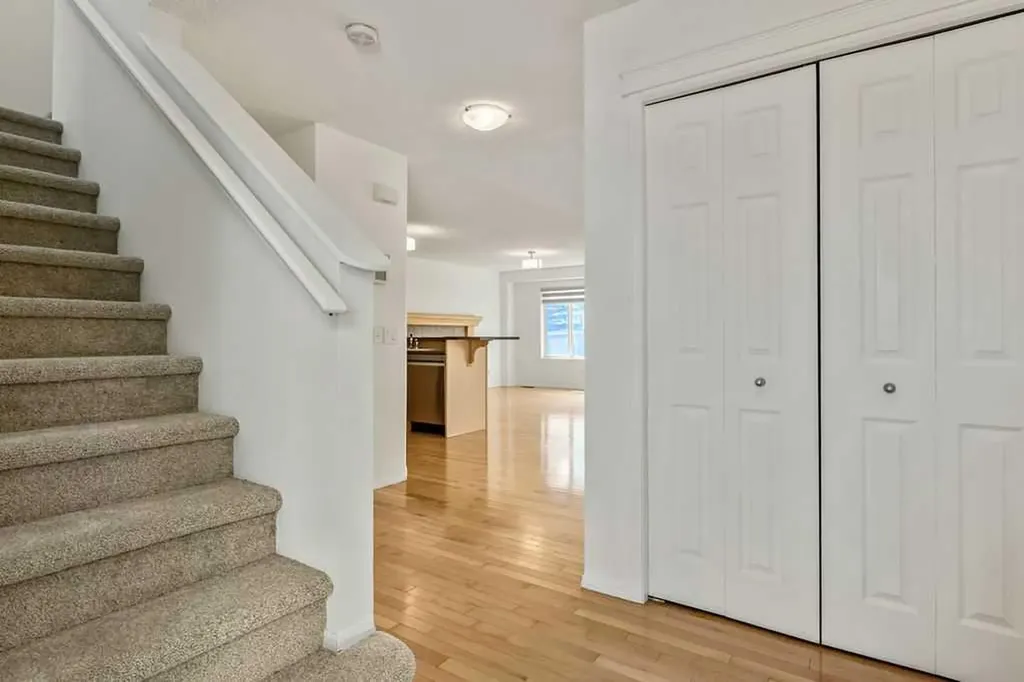 280 Panora Close NW Calgary AB T3K 0G3