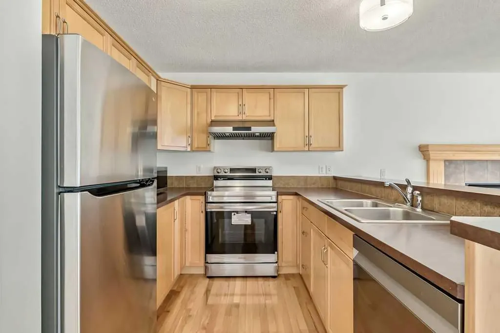 280 Panora Close NW Calgary AB T3K 0G3