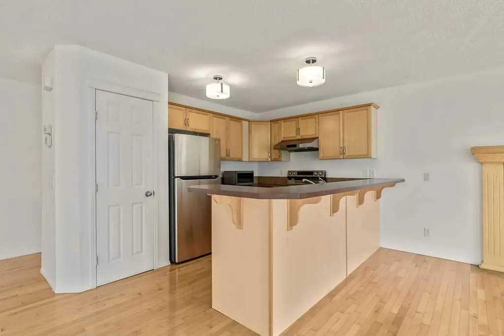280 Panora Close NW Calgary AB T3K 0G3