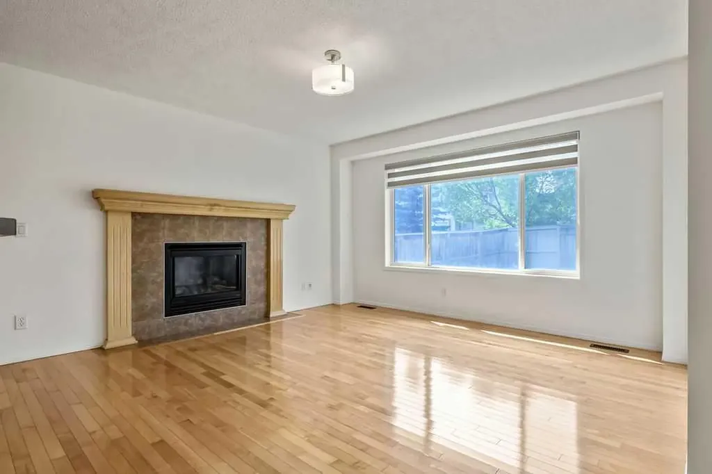 280 Panora Close NW Calgary AB T3K 0G3