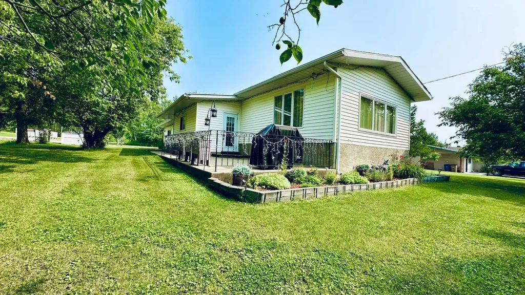 506, 13441 665a Township Beaver Lake AB T0A2C1