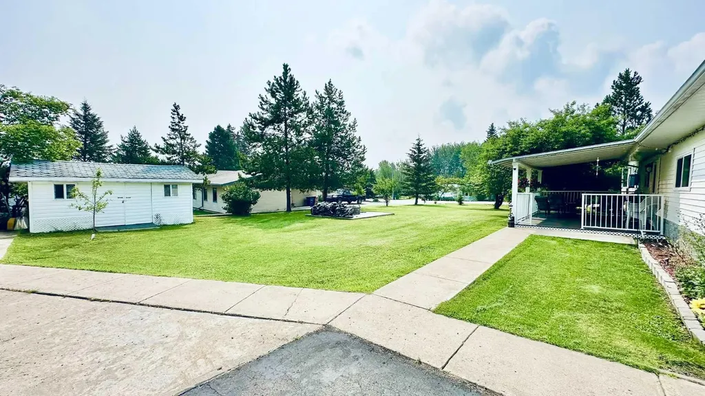 506, 13441 665a Township Beaver Lake AB T0A2C1
