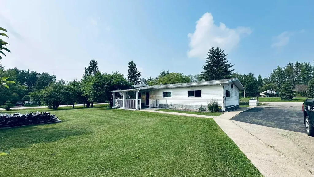 506, 13441 665a Township Beaver Lake AB T0A2C1