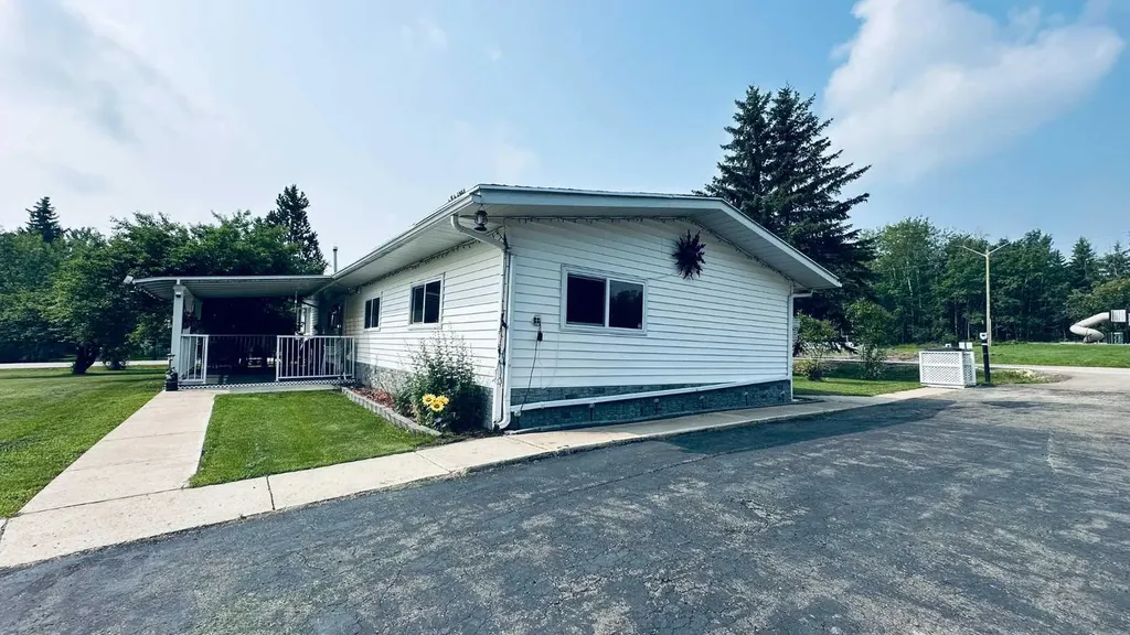 506, 13441 665a Township Beaver Lake AB T0A2C1