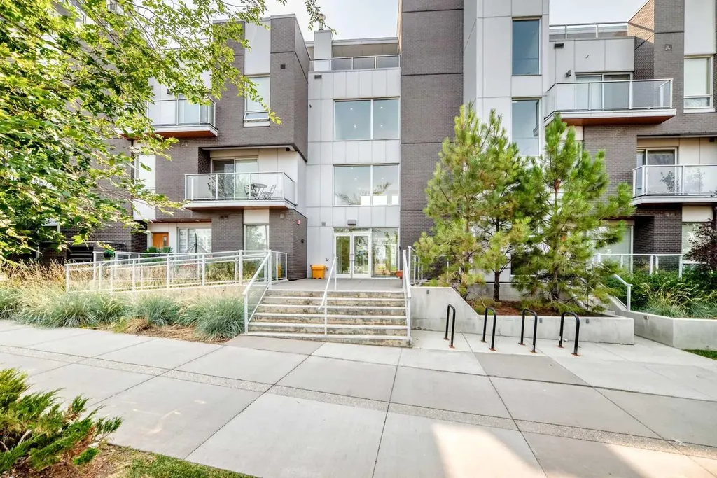 3125 39 Street NW Calgary AB T3B 6H5