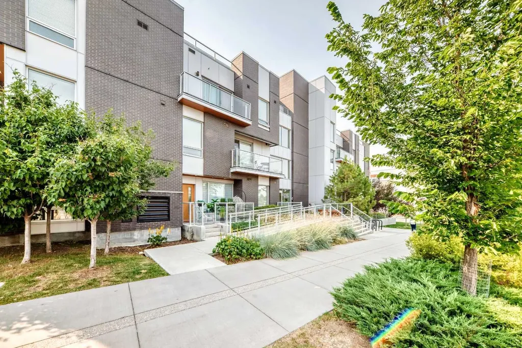 3125 39 Street NW Calgary AB T3B 6H5