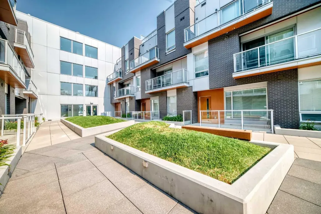 3125 39 Street NW Calgary AB T3B 6H5
