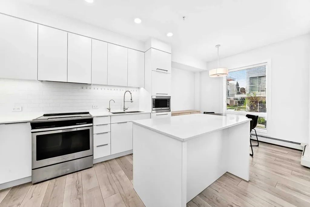 3125 39 Street NW Calgary AB T3B 6H5