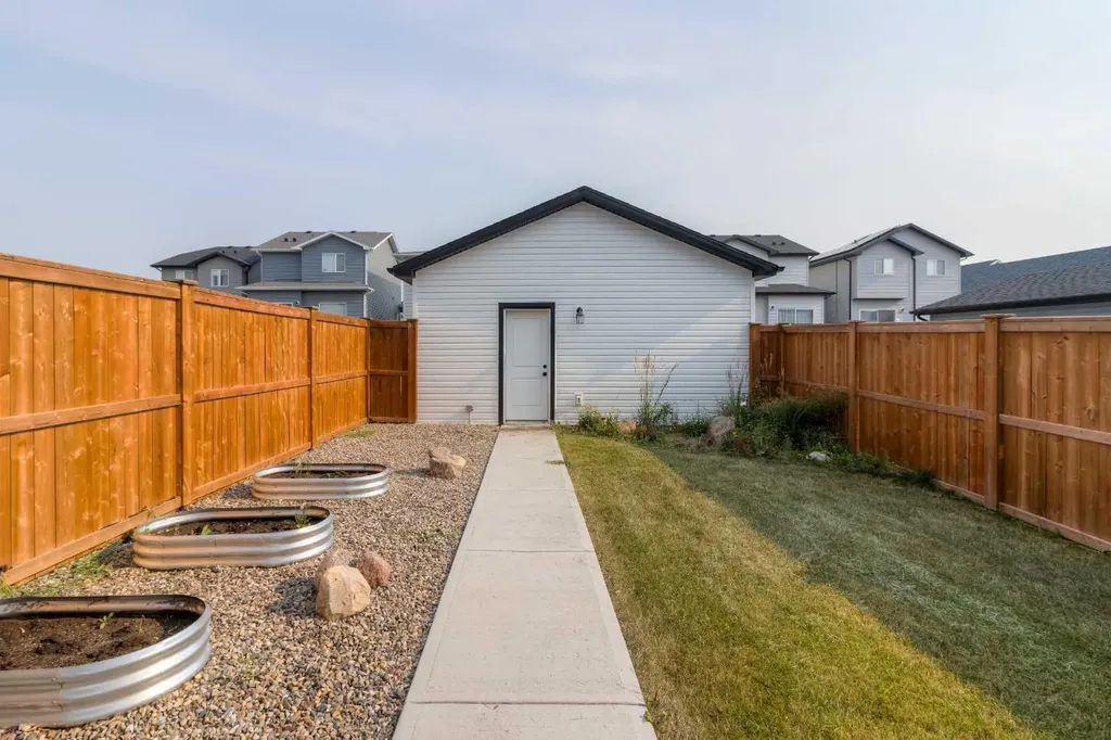 633 Blackwolf Boulevard N Lethbridge AB T1H7H7