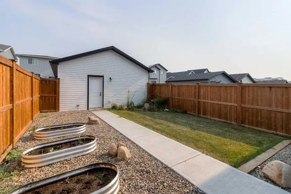 633 Blackwolf Boulevard N Lethbridge AB T1H7H7
