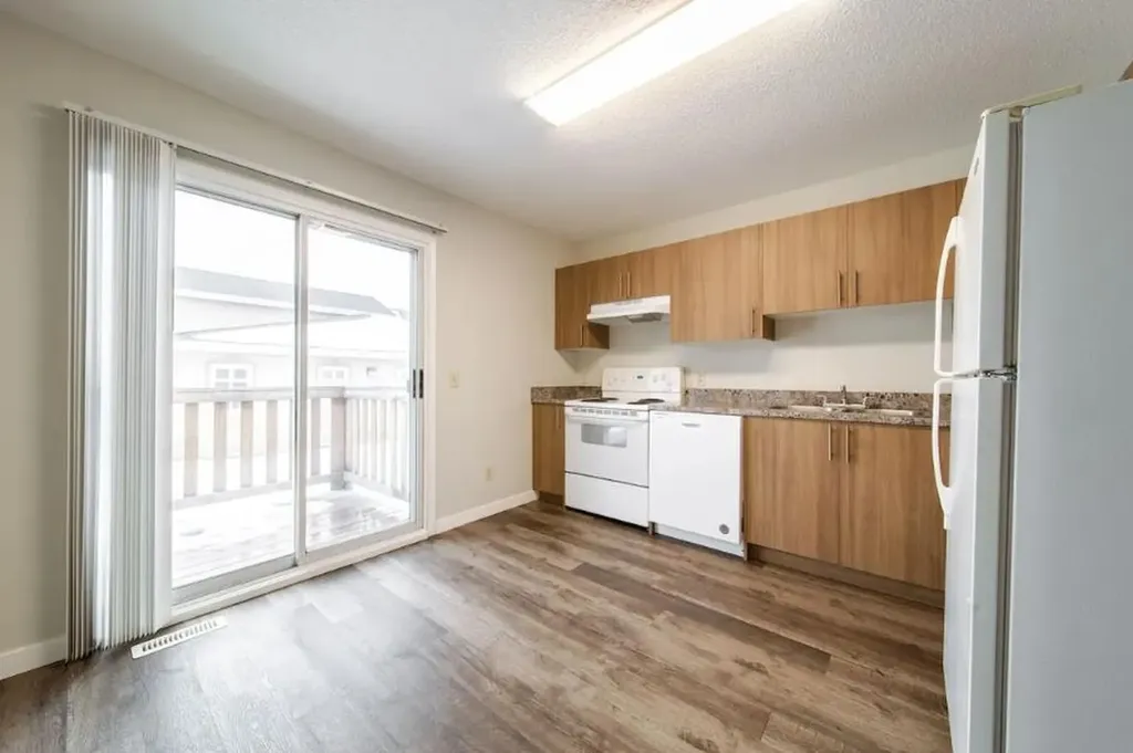32 Holmes Street Red Deer AB T4N 6L6