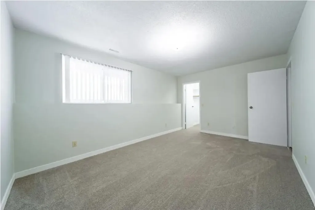 32 Holmes Street Red Deer AB T4N 6L6