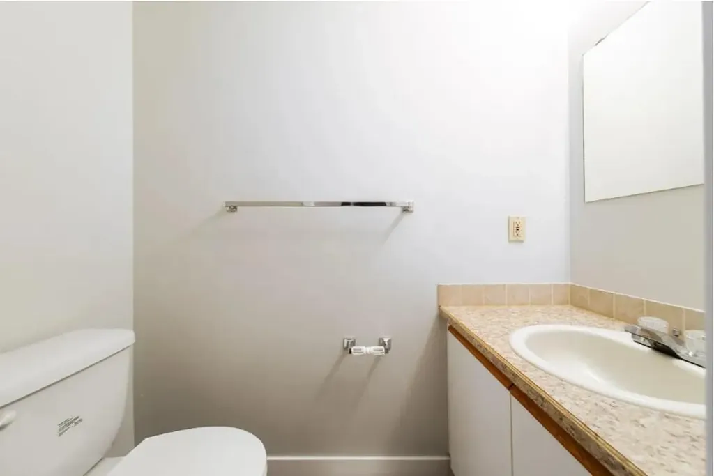 32 Holmes Street Red Deer AB T4N 6L6