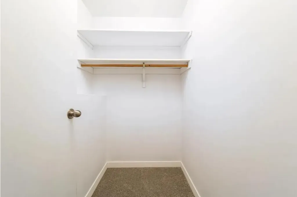 32 Holmes Street Red Deer AB T4N 6L6