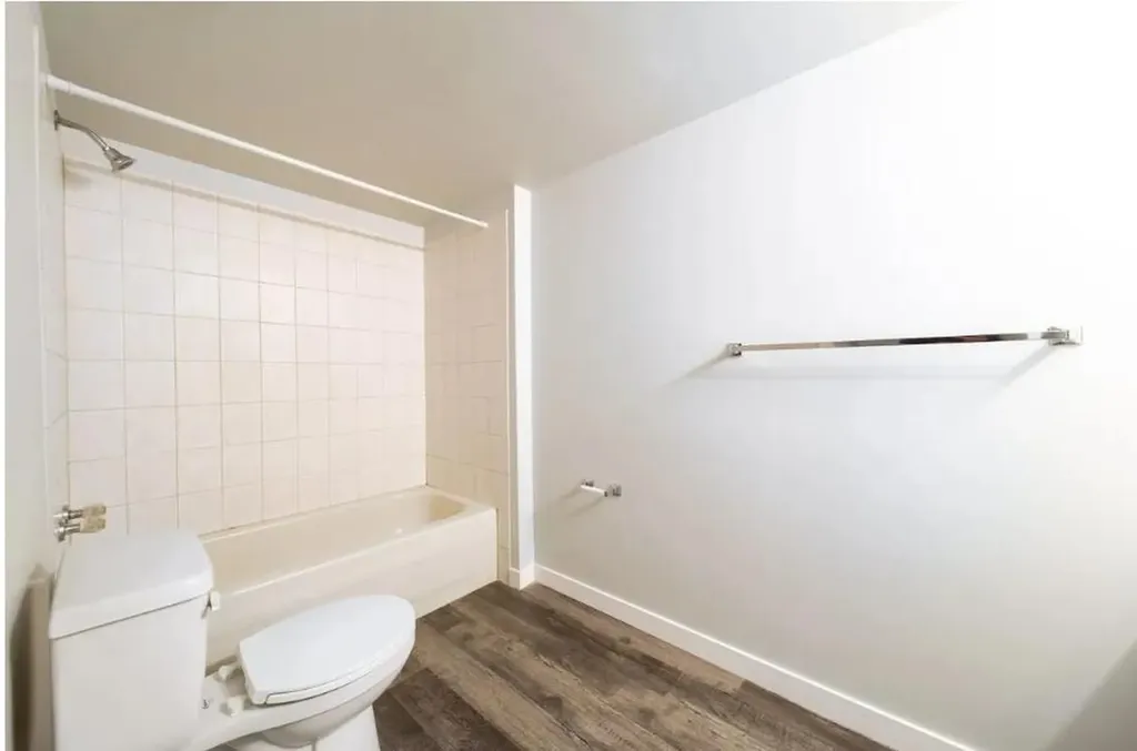 32 Holmes Street Red Deer AB T4N 6L6