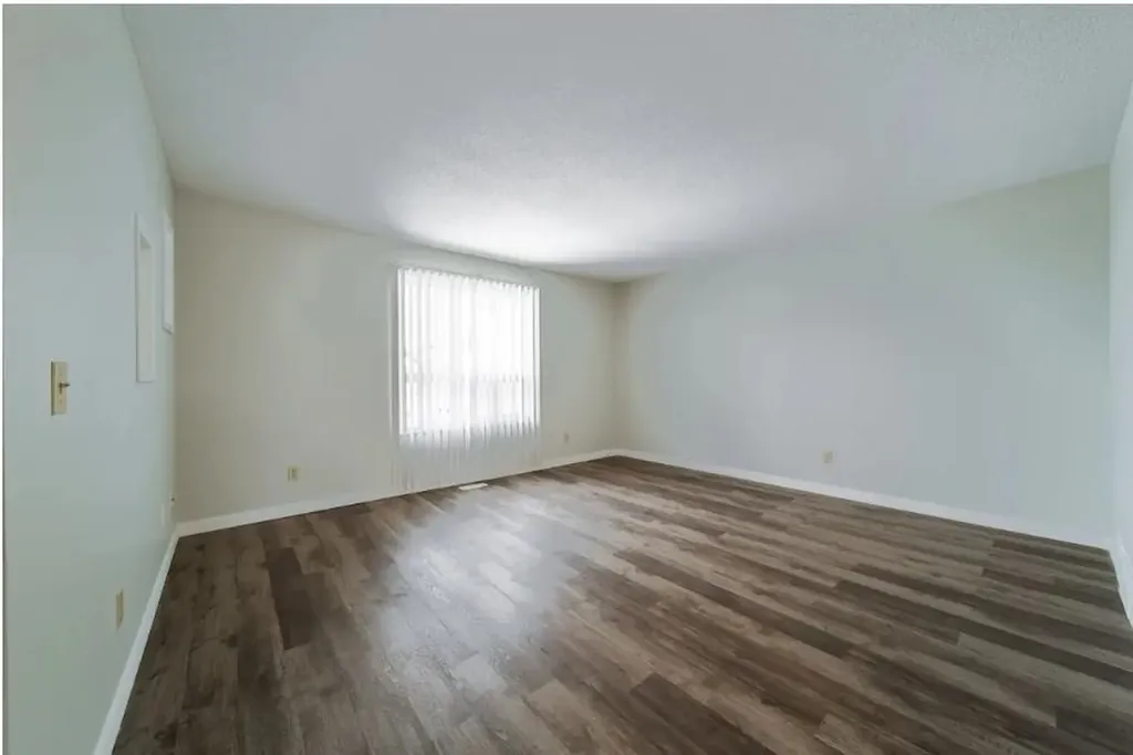 32 Holmes Street Red Deer AB T4N 6L6