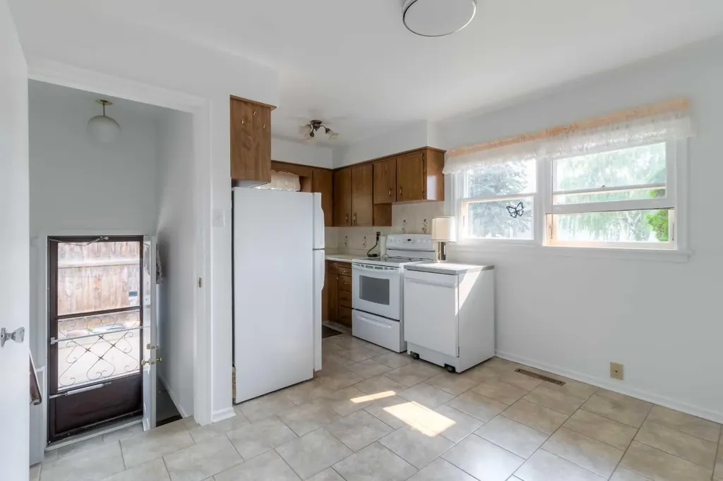 1218 18 Street N Lethbridge AB T1H 3H6