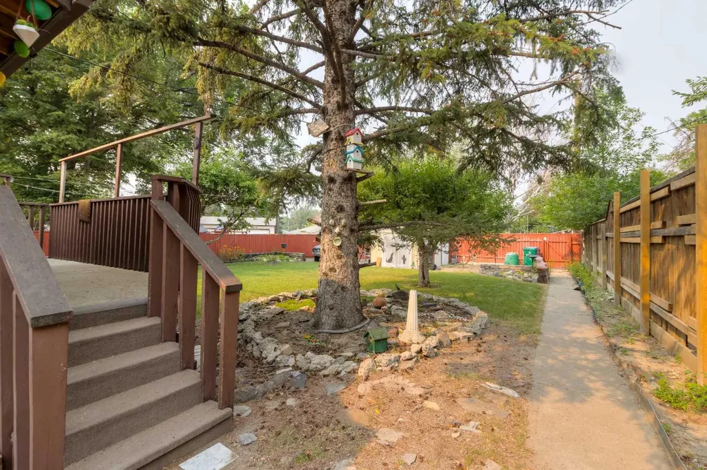 1218 18 Street N Lethbridge AB T1H 3H6