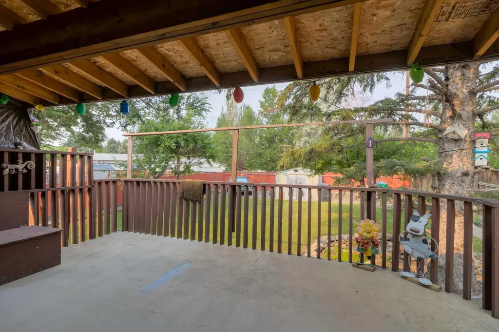1218 18 Street N Lethbridge AB T1H 3H6