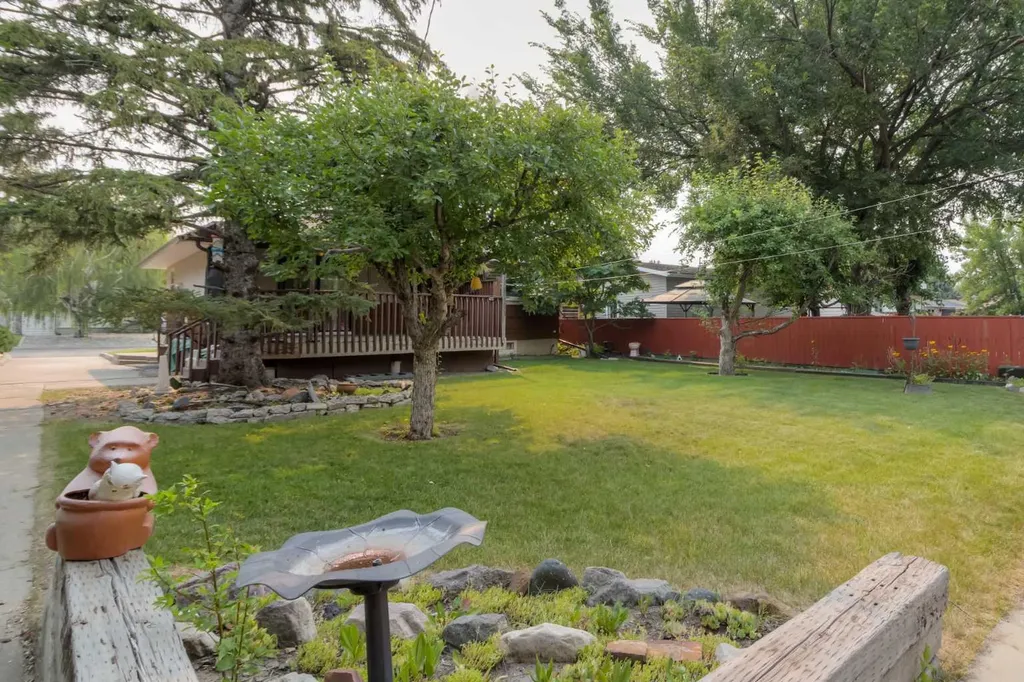 1218 18 Street N Lethbridge AB T1H 3H6